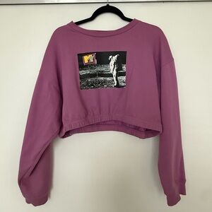 WOMEN’S MTV CROP SWEATER